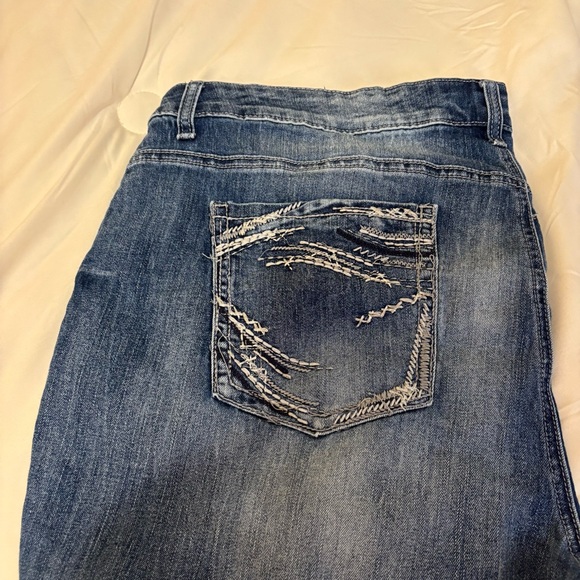 Maurices Light Blue Distressed Women Jeans Size 24w Petite - Picture 2 of 5